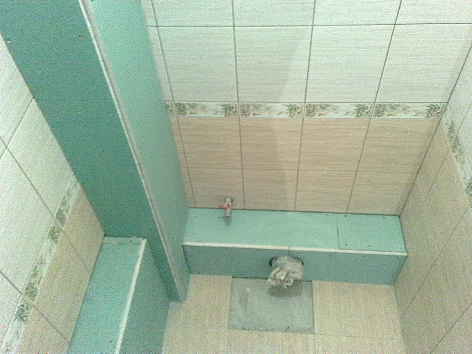 короб из ламината в туалете