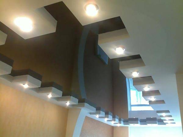 Вариант размещения светодиодных светильников на каркасе натяжного потолка