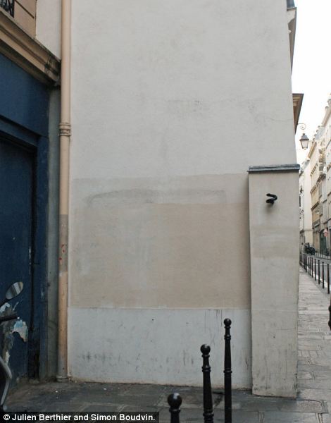 Secret doorway? Also in the French capital, on Rue du Temple and Rue Chapon in the Marais, is a facade that looks like a secret passageway to the Paris metro, but is in fact an artist¿s trompe l¿oeil