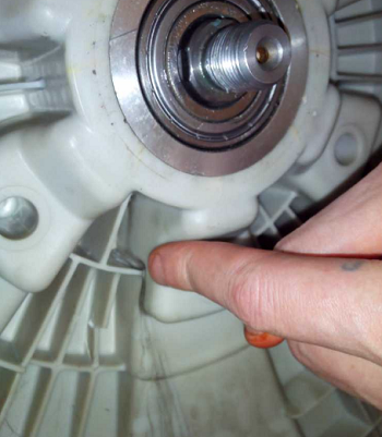 Почему на стиральной машине LG переклинивает мотор