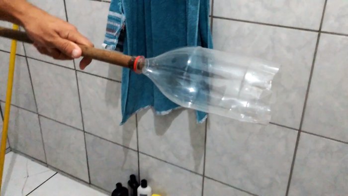 Как прочистить засор в унитазе пластиковой бутылкой