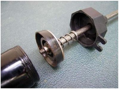 Разборка ручного автомобильного насоса